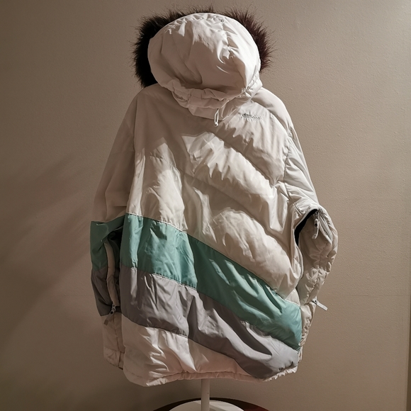 Women's Billabong Large Jacket - Picture 2 of 8